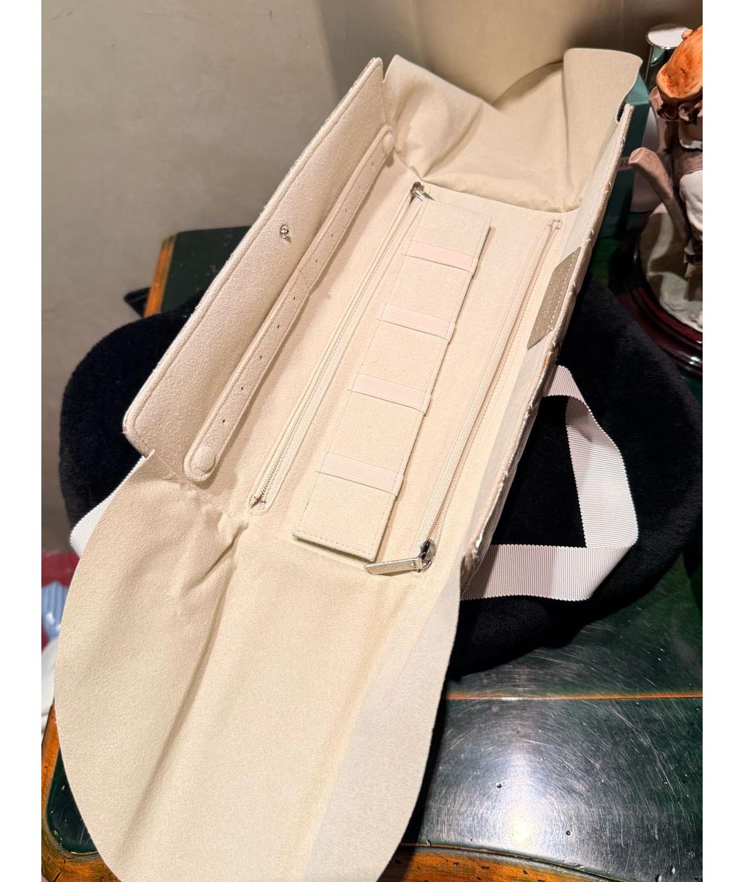 CHANEL Серебряная кожаная косметичка, фото 4