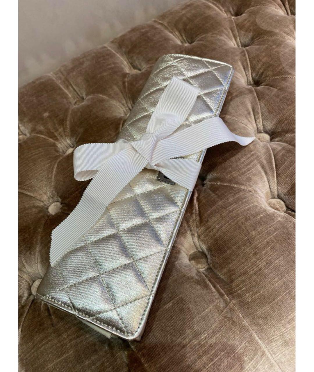 CHANEL Серебряная кожаная косметичка, фото 5