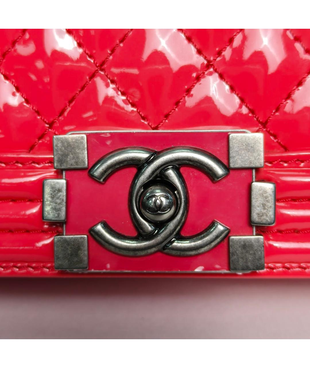 CHANEL Красная сумка через плечо из лакированной кожи, фото 7