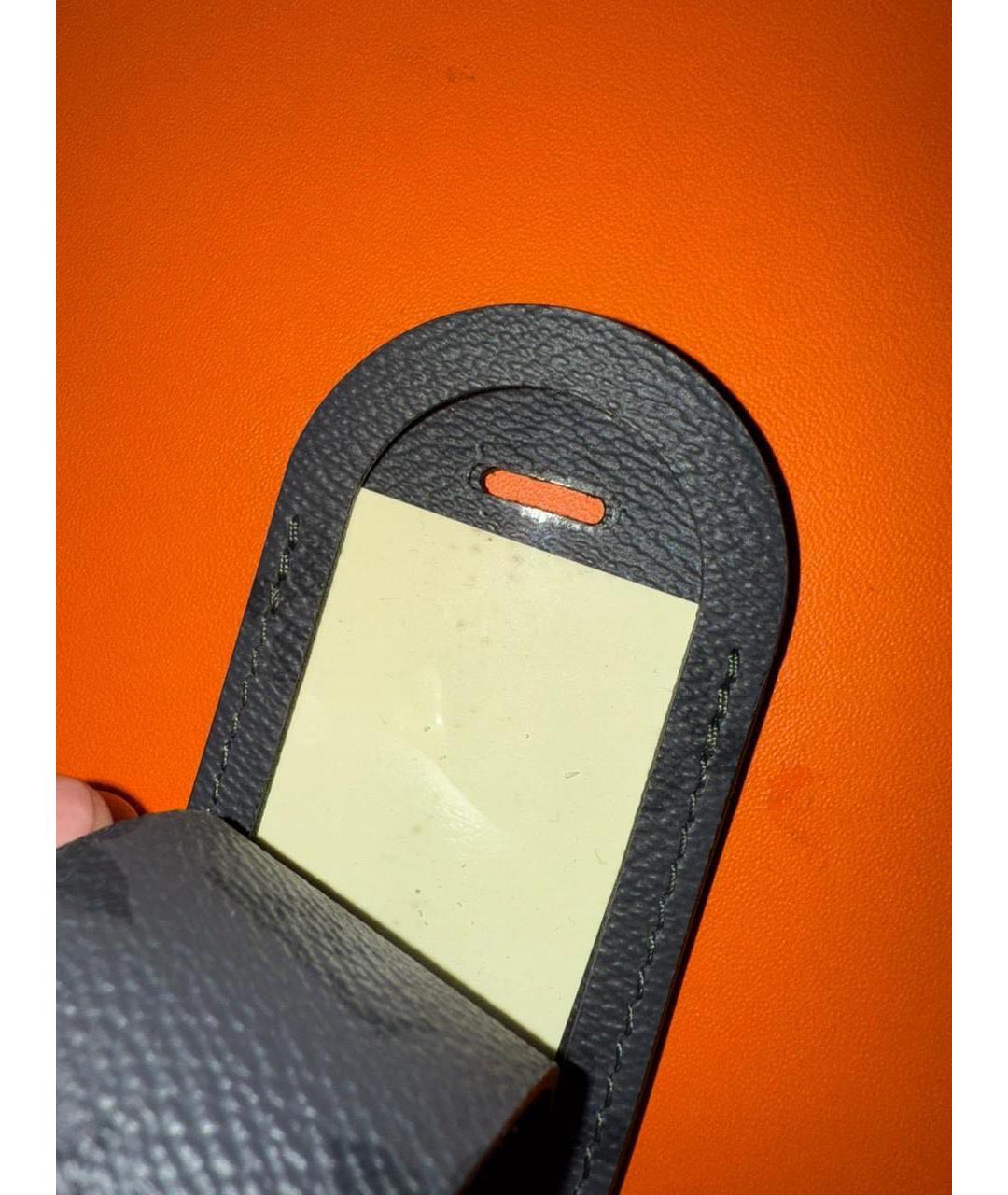 LOUIS VUITTON Серый брелок, фото 2