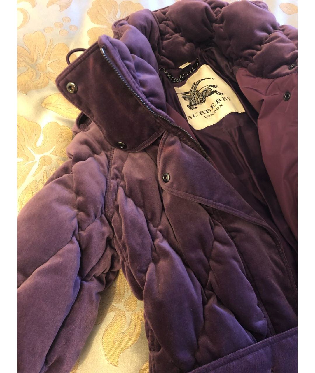 BURBERRY Фиолетовый бархатный пуховик, фото 2