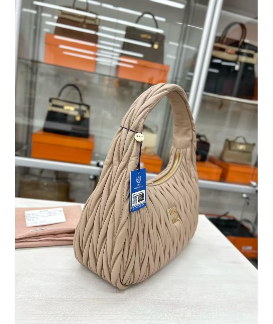 MIU MIU Бежевая кожаная сумка с короткими ручками, фото 3