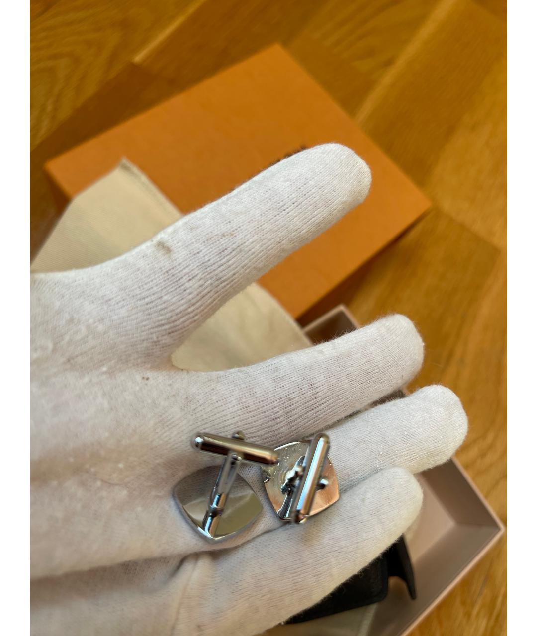 LOUIS VUITTON Золотые металлические запонки, фото 5