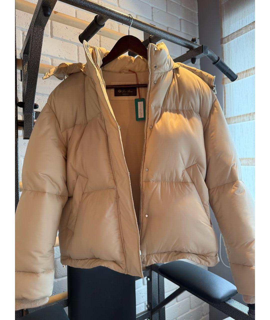 LORO PIANA Бежевый полиуретановый пуховик, фото 2
