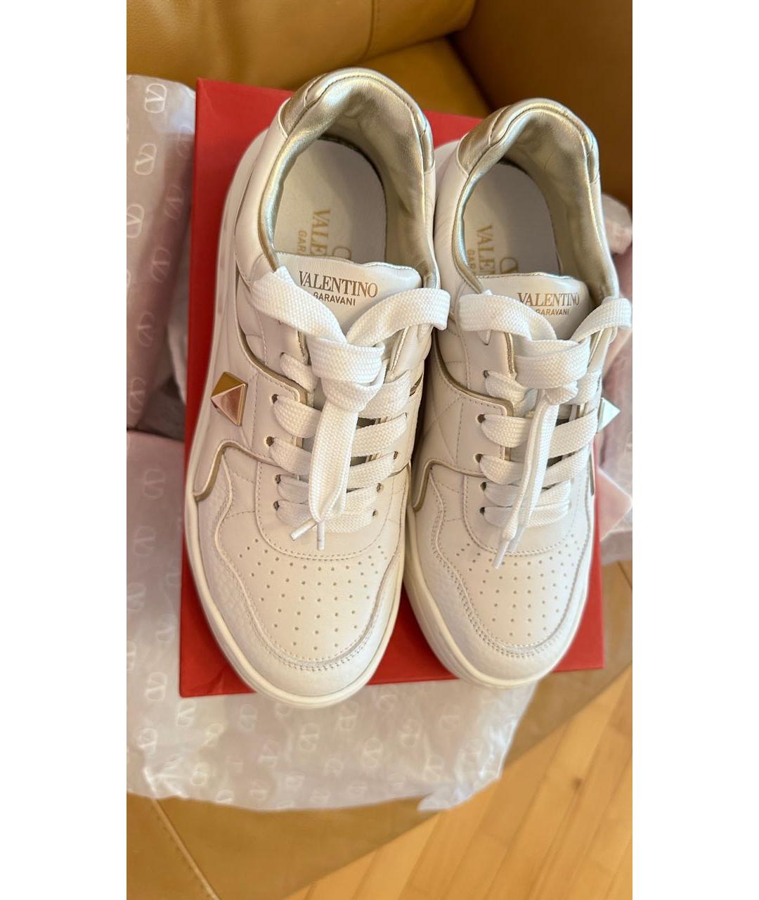 VALENTINO Белые кожаные кроссовки, фото 2