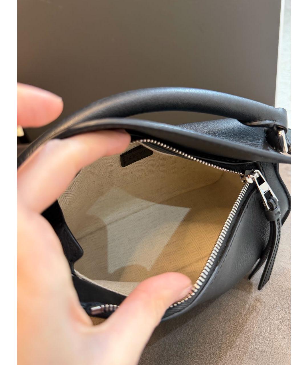 LOEWE Черная кожаная сумка с короткими ручками, фото 4