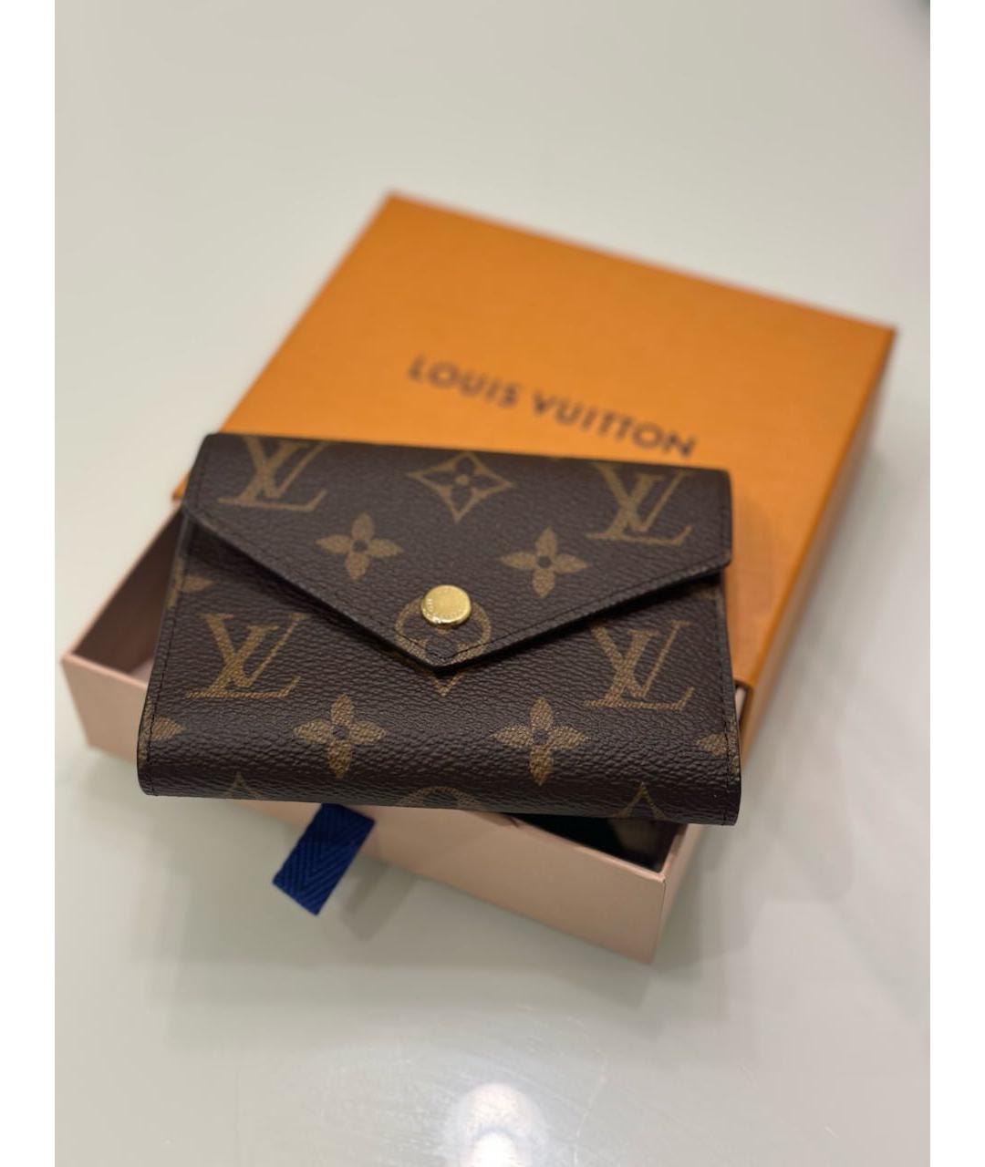 LOUIS VUITTON Бежевый кожаный кошелек, фото 5