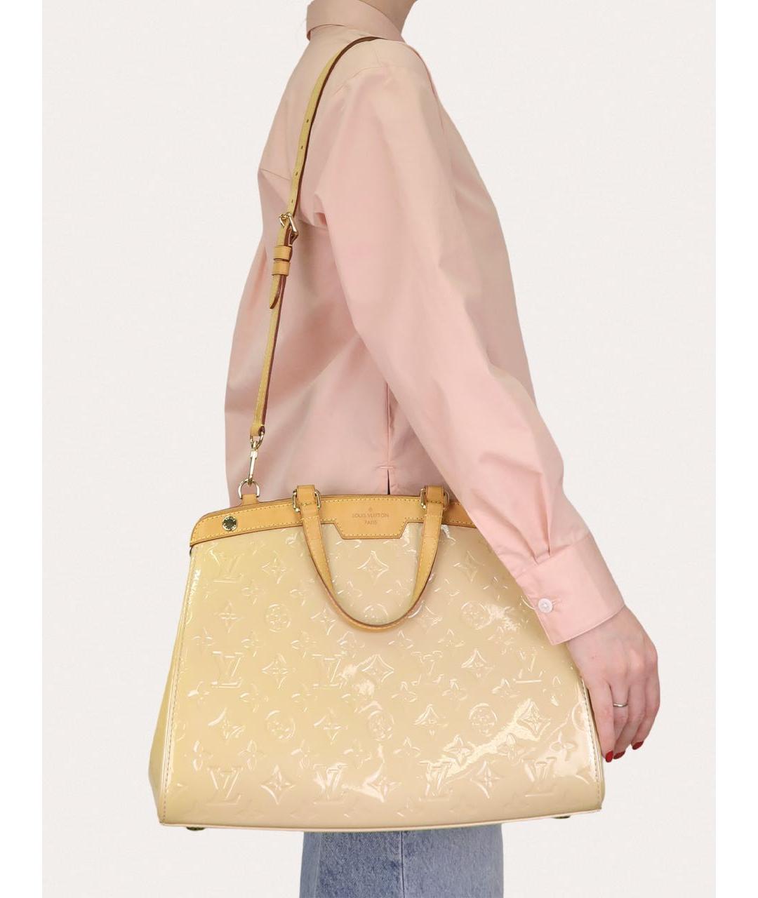LOUIS VUITTON Бежевая сумка через плечо из лакированной кожи, фото 8