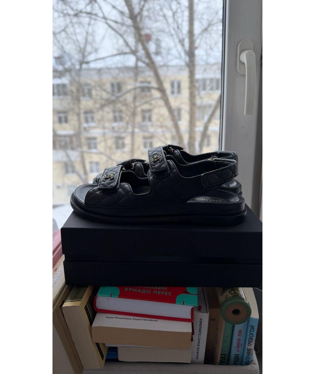 CHANEL Черные кожаные сандалии, фото 2
