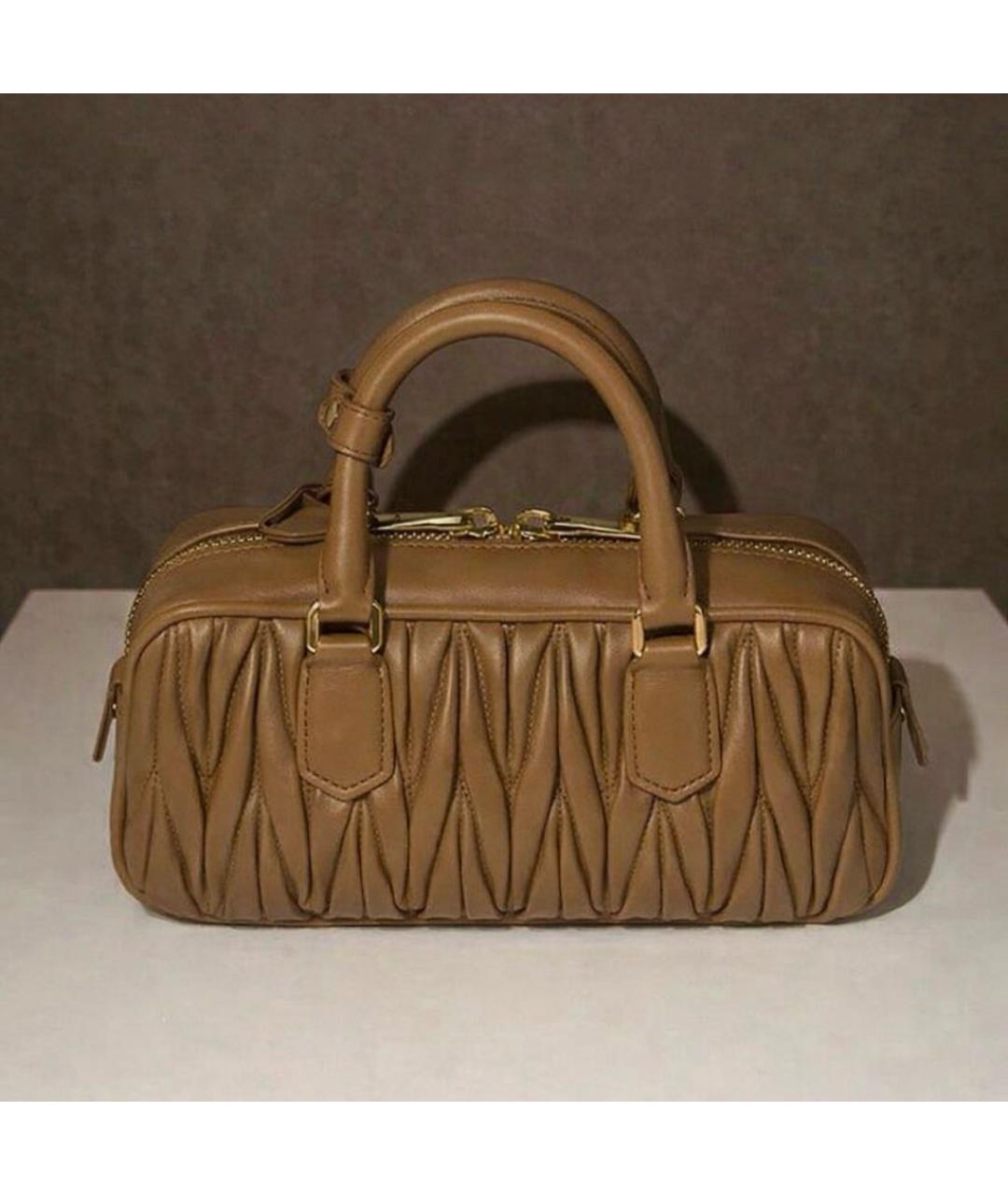 MIU MIU Коричневая кожаная сумка с короткими ручками, фото 2