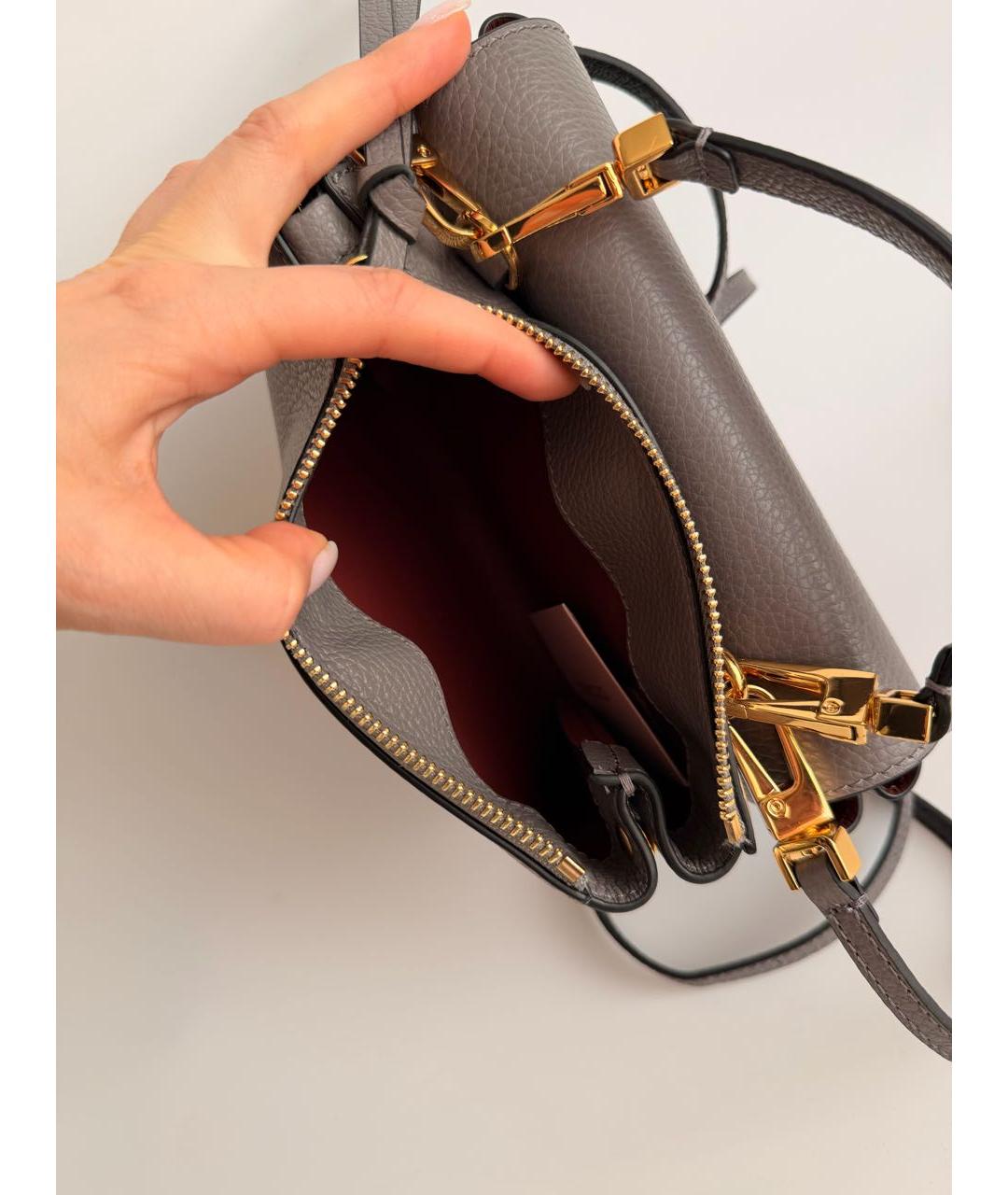 COCCINELLE Серая кожаная сумка через плечо, фото 6