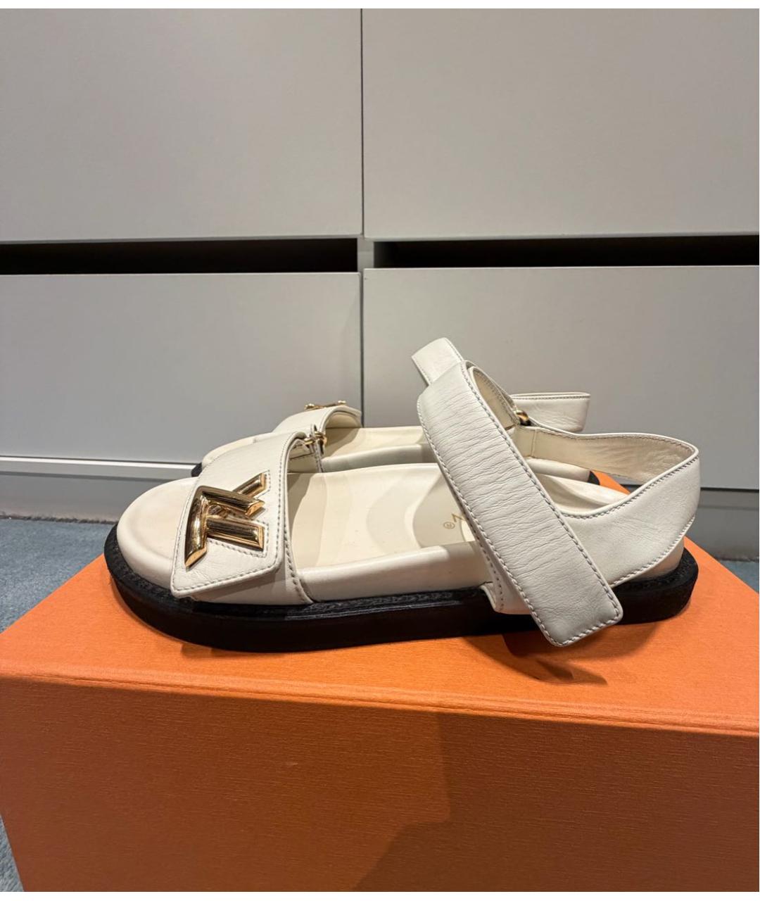 LOUIS VUITTON Белые кожаные босоножки, фото 8