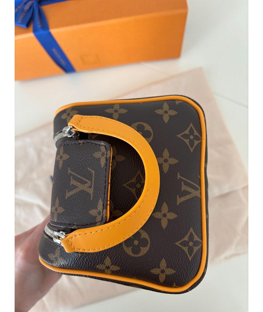 LOUIS VUITTON Коричневая косметичка, фото 4