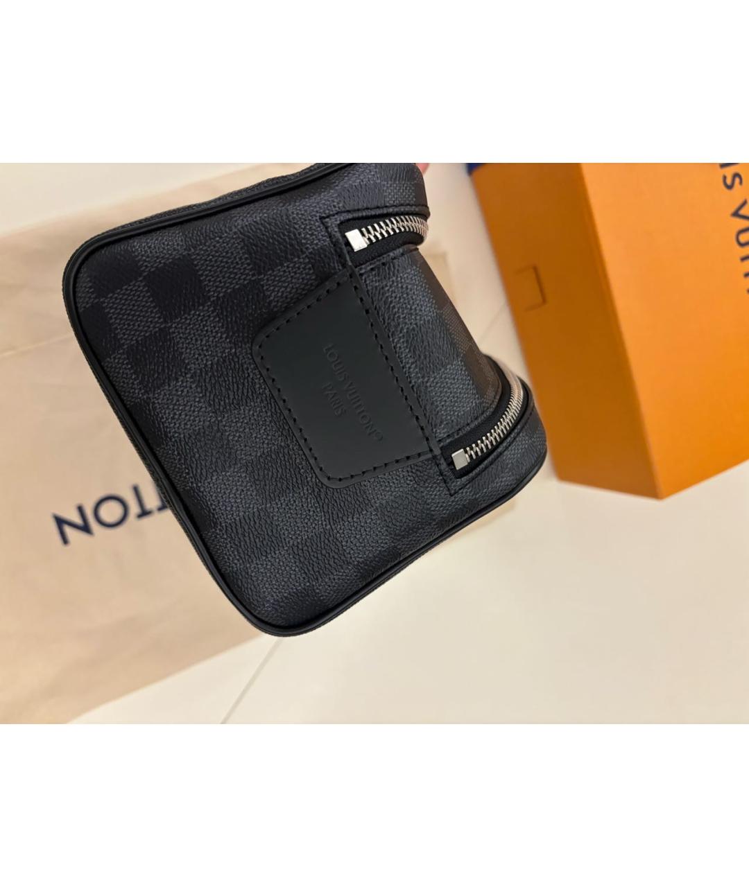 LOUIS VUITTON Черная косметичка, фото 5