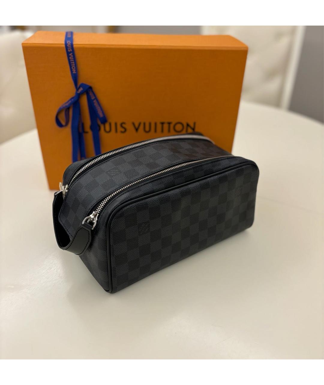 LOUIS VUITTON Черная косметичка, фото 8