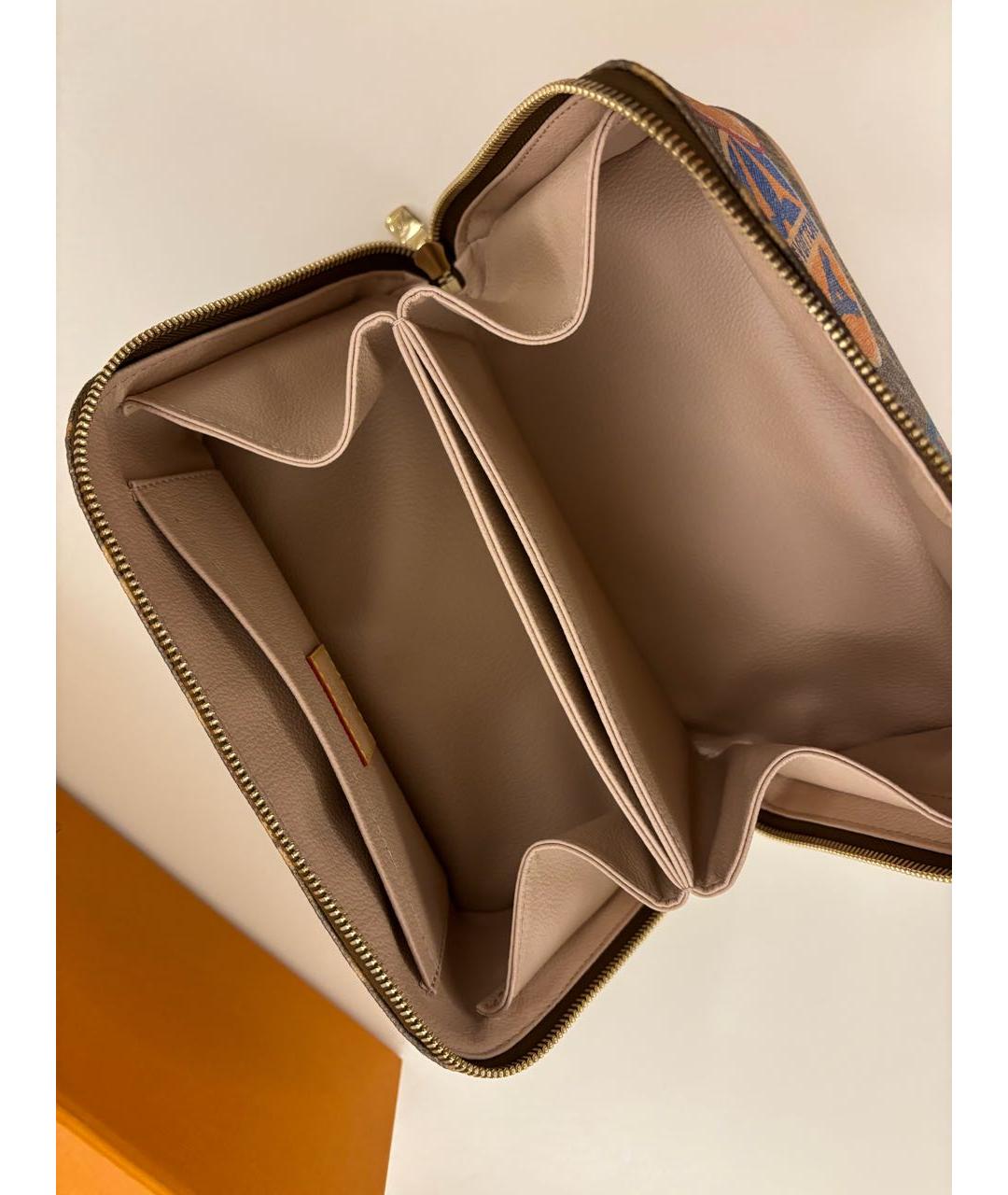 LOUIS VUITTON Коричневая косметичка, фото 6