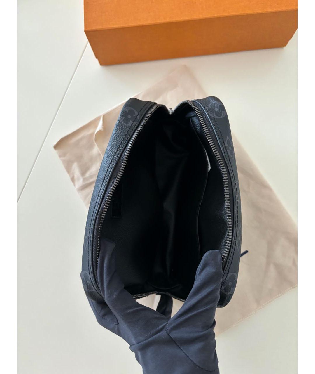 LOUIS VUITTON Черная косметичка, фото 6