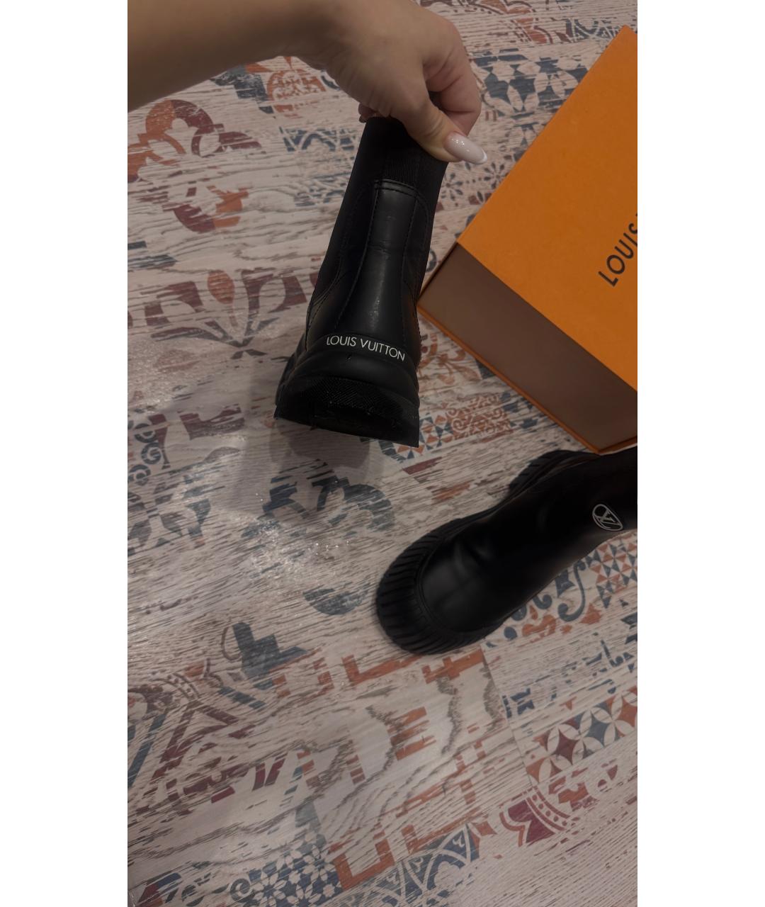 LOUIS VUITTON Черные нубуковые полусапоги, фото 4