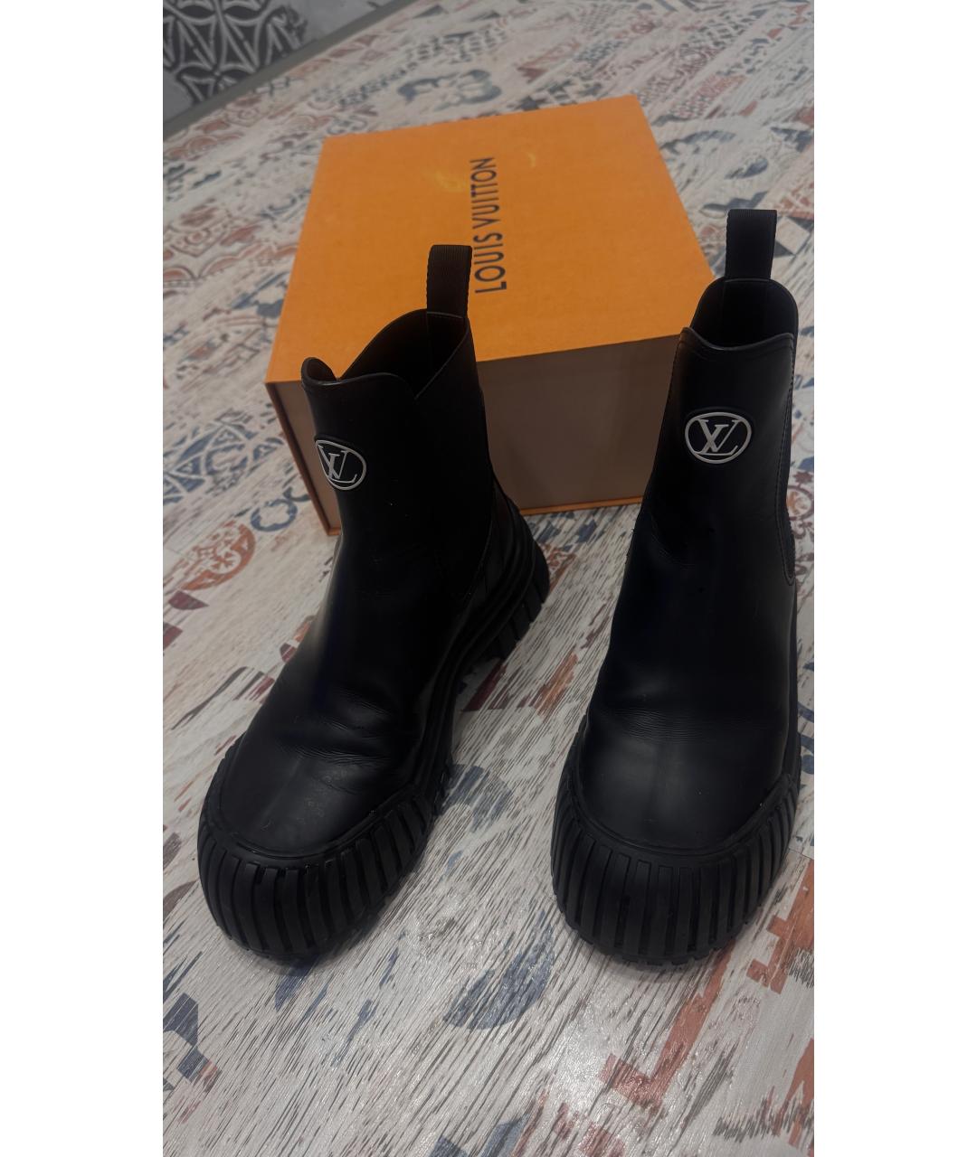 LOUIS VUITTON Черные нубуковые полусапоги, фото 2
