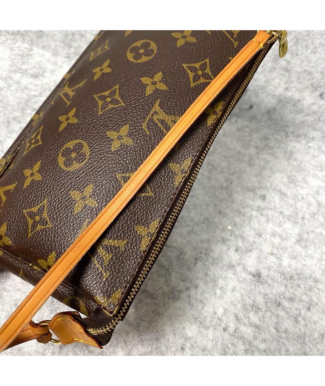 LOUIS VUITTON Коричневая кожаная сумка с короткими ручками, фото 5