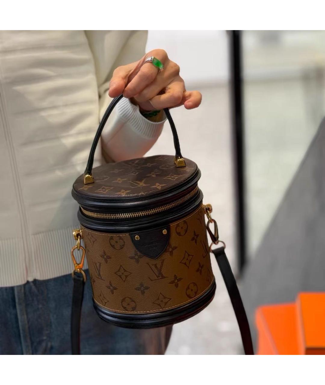 LOUIS VUITTON Черная кожаная сумка через плечо, фото 5