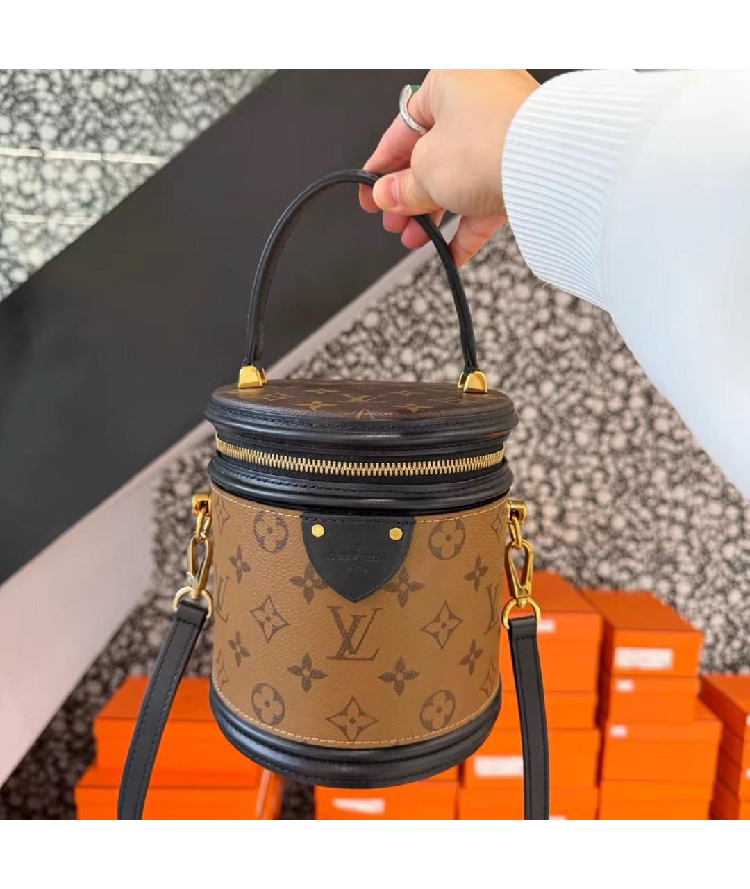 LOUIS VUITTON Черная кожаная сумка через плечо, фото 7