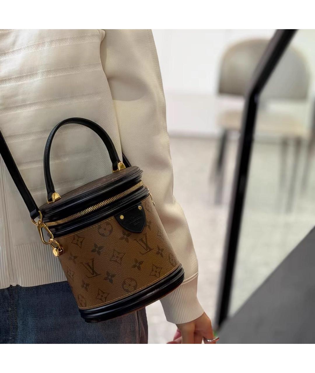 LOUIS VUITTON Черная кожаная сумка через плечо, фото 6