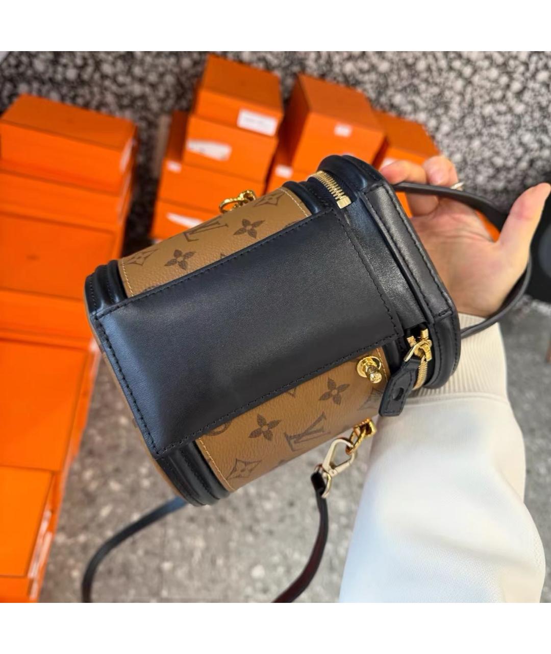 LOUIS VUITTON Черная кожаная сумка через плечо, фото 2