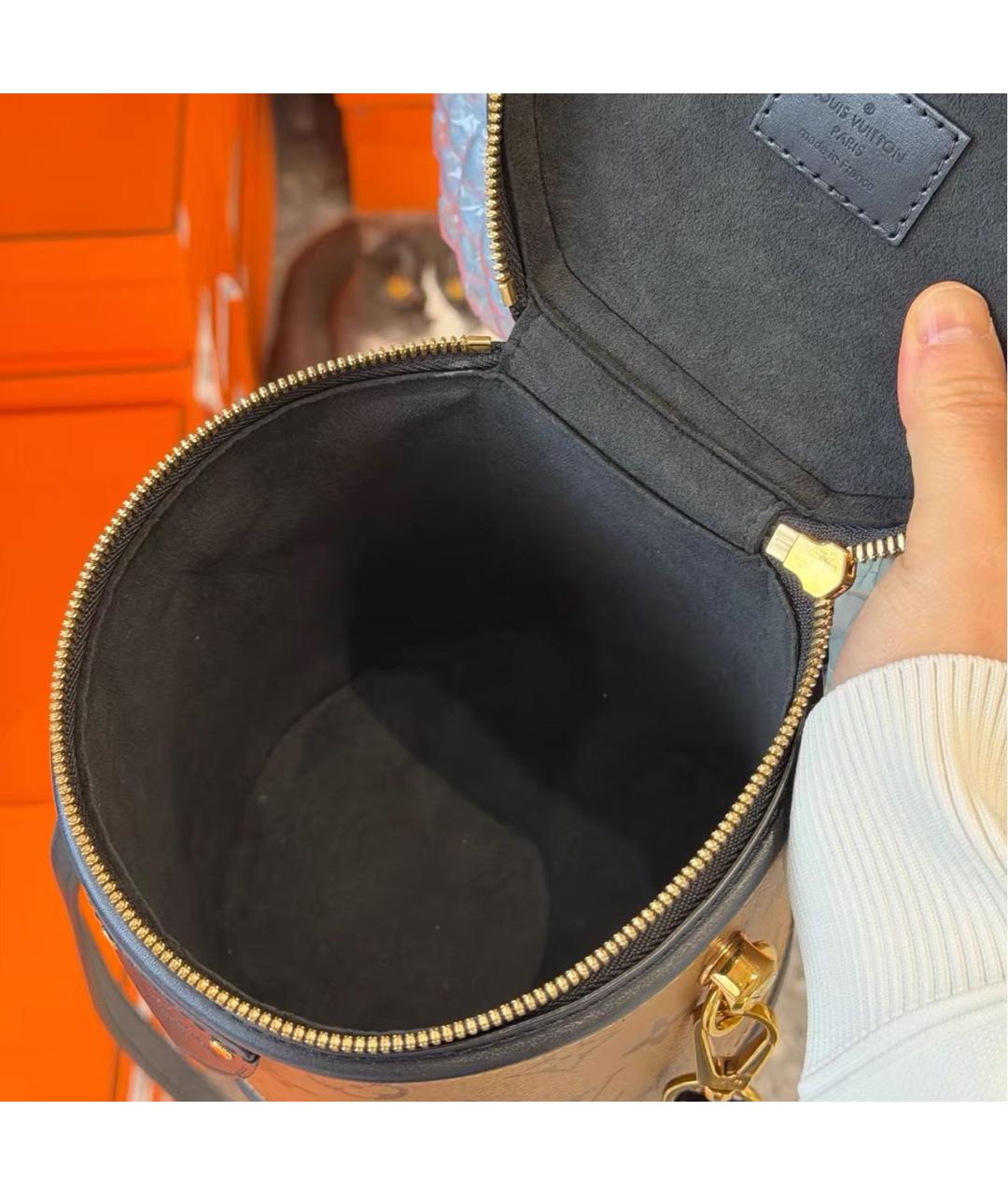 LOUIS VUITTON Черная кожаная сумка через плечо, фото 4