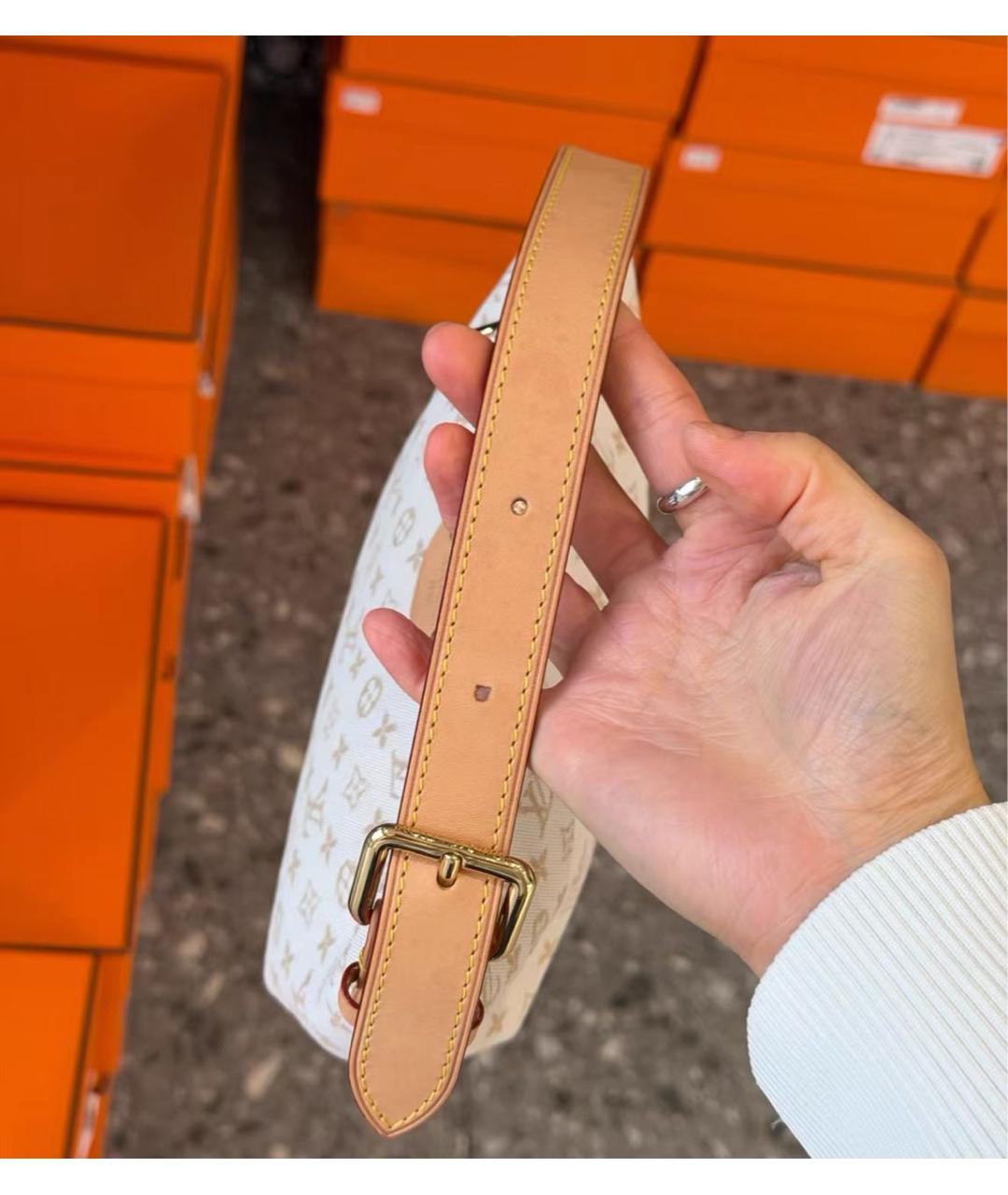 LOUIS VUITTON Бежевая кожаная сумка с короткими ручками, фото 2