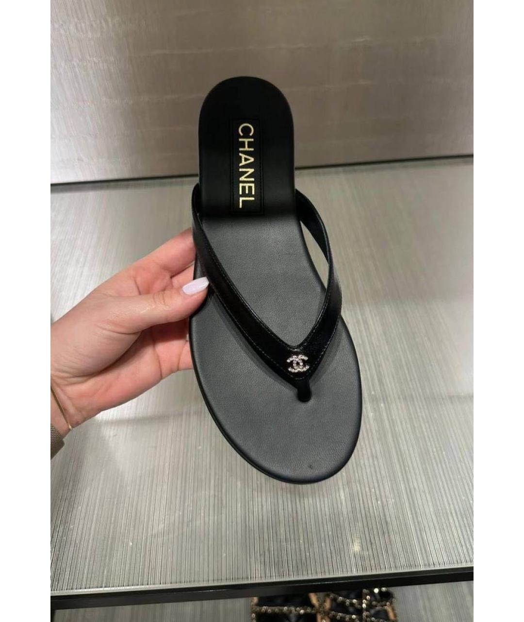 CHANEL Черные кожаные шлепанцы, фото 3