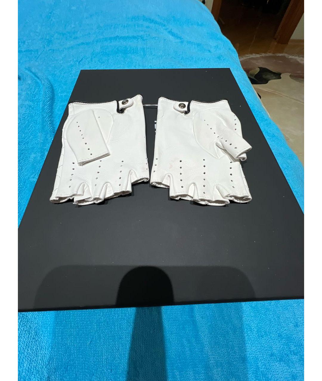 CHANEL Белые кожаные митенки, фото 2