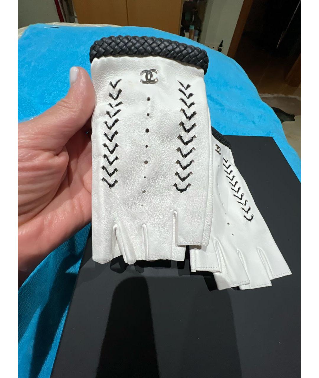 CHANEL Белые кожаные митенки, фото 4