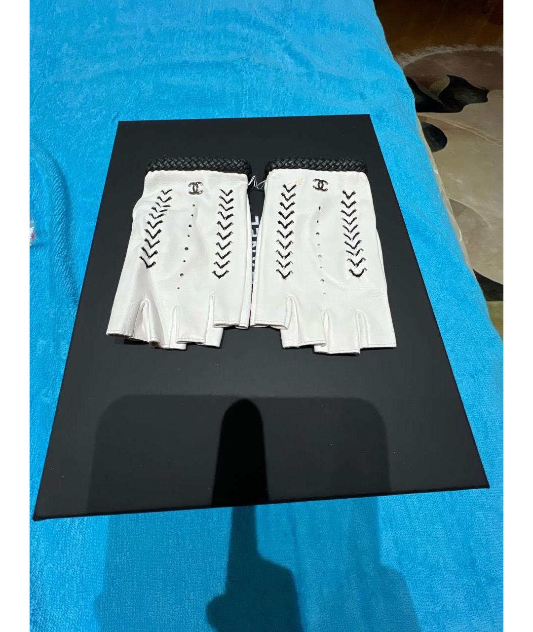 CHANEL Белые кожаные митенки, фото 5