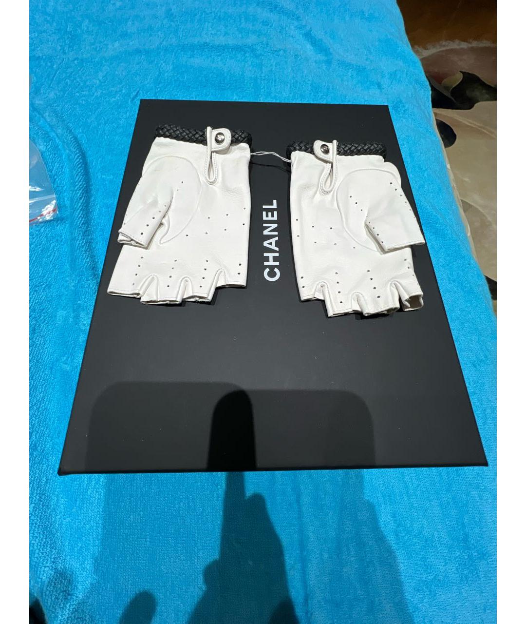 CHANEL Белые кожаные митенки, фото 2