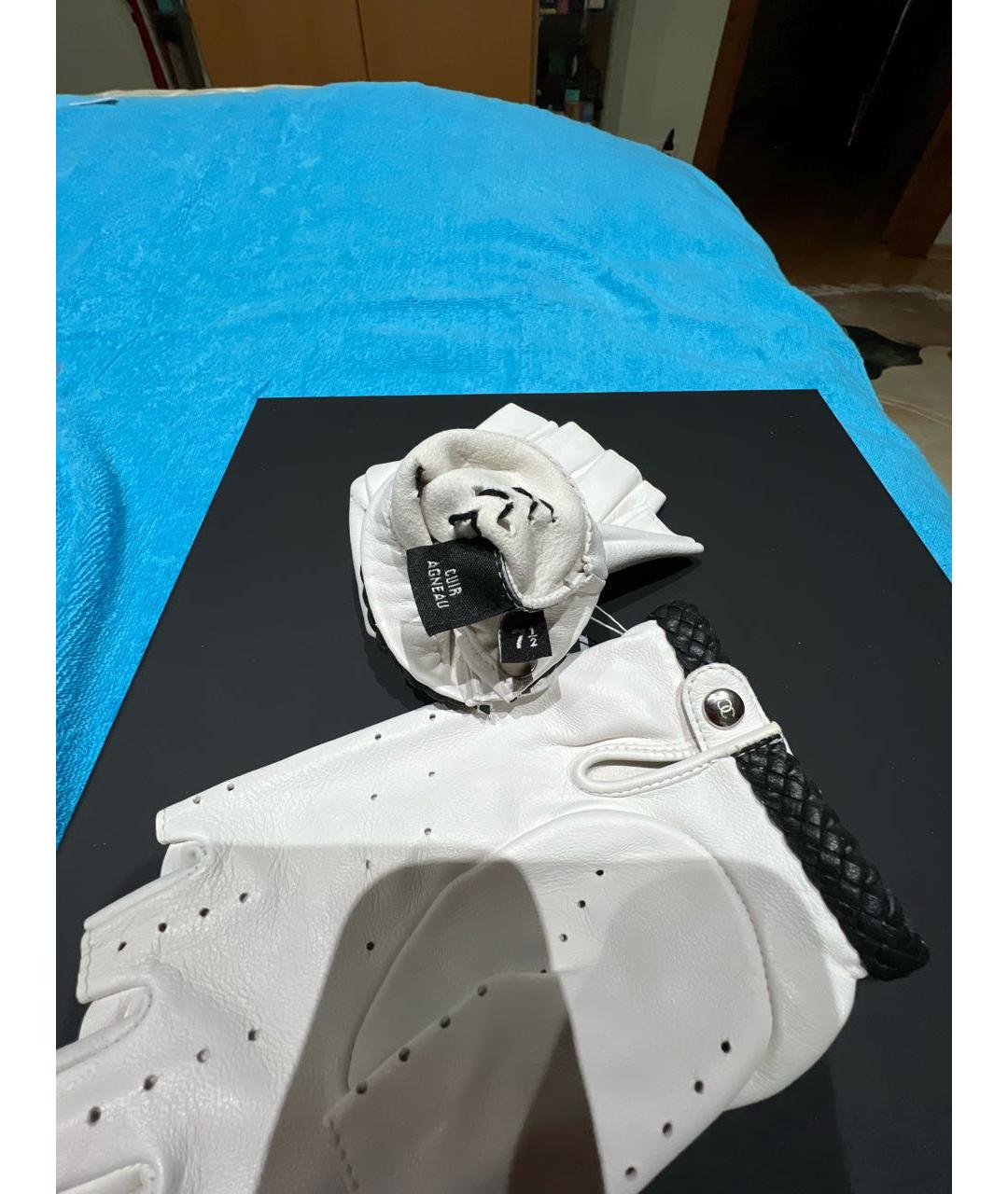 CHANEL Белые кожаные митенки, фото 3