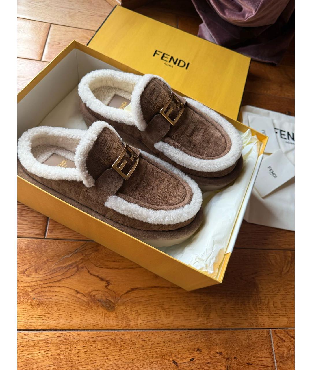 FENDI Коричневые замшевые мюли, фото 4