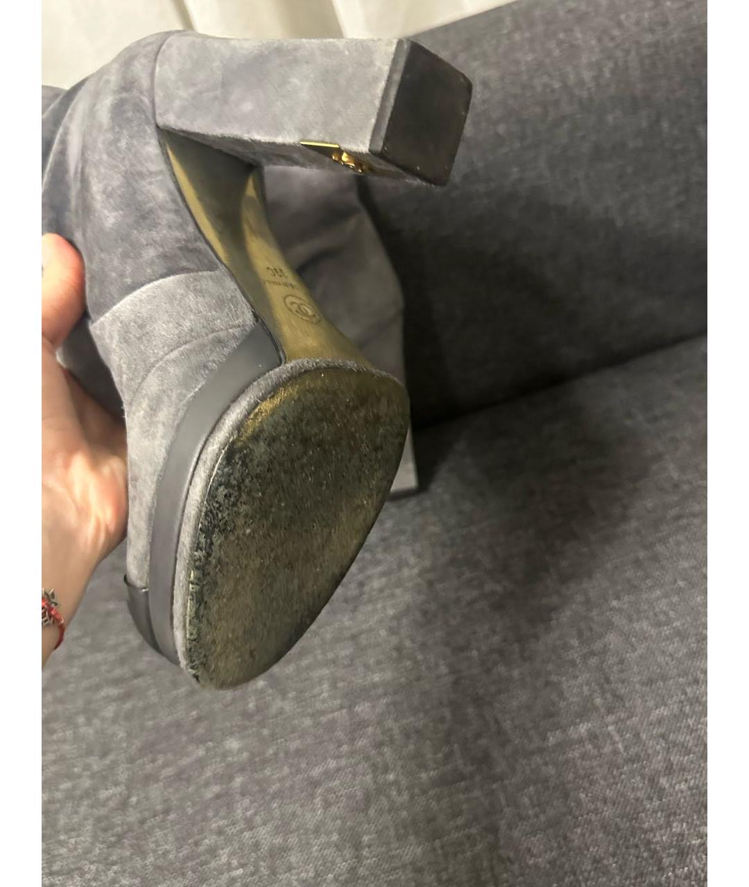 CHANEL Серые замшевые сапоги, фото 4