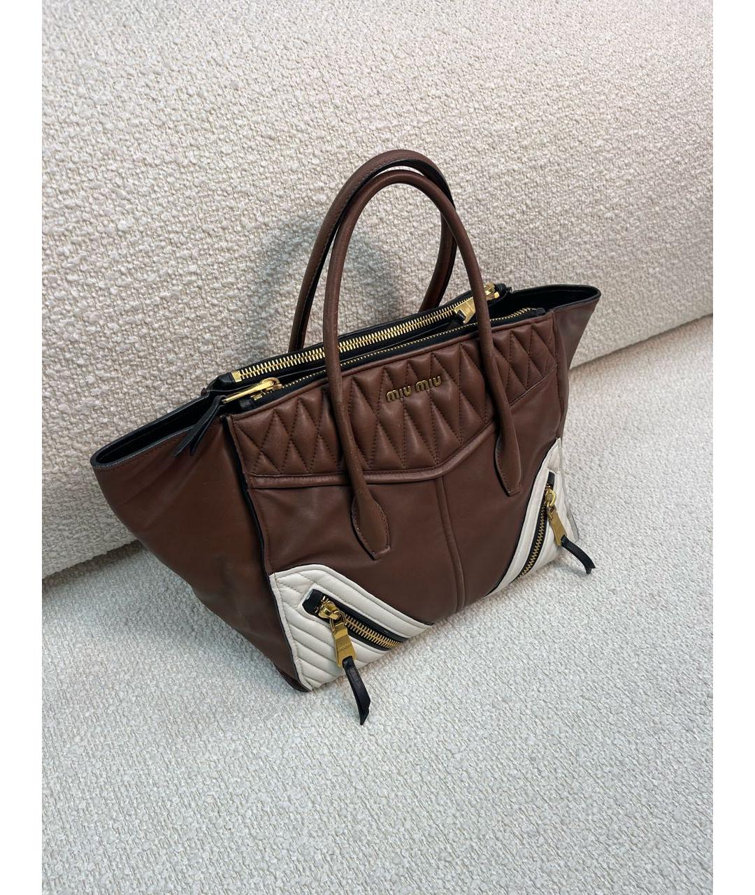 MIU MIU Коричневая кожаная сумка с короткими ручками, фото 2