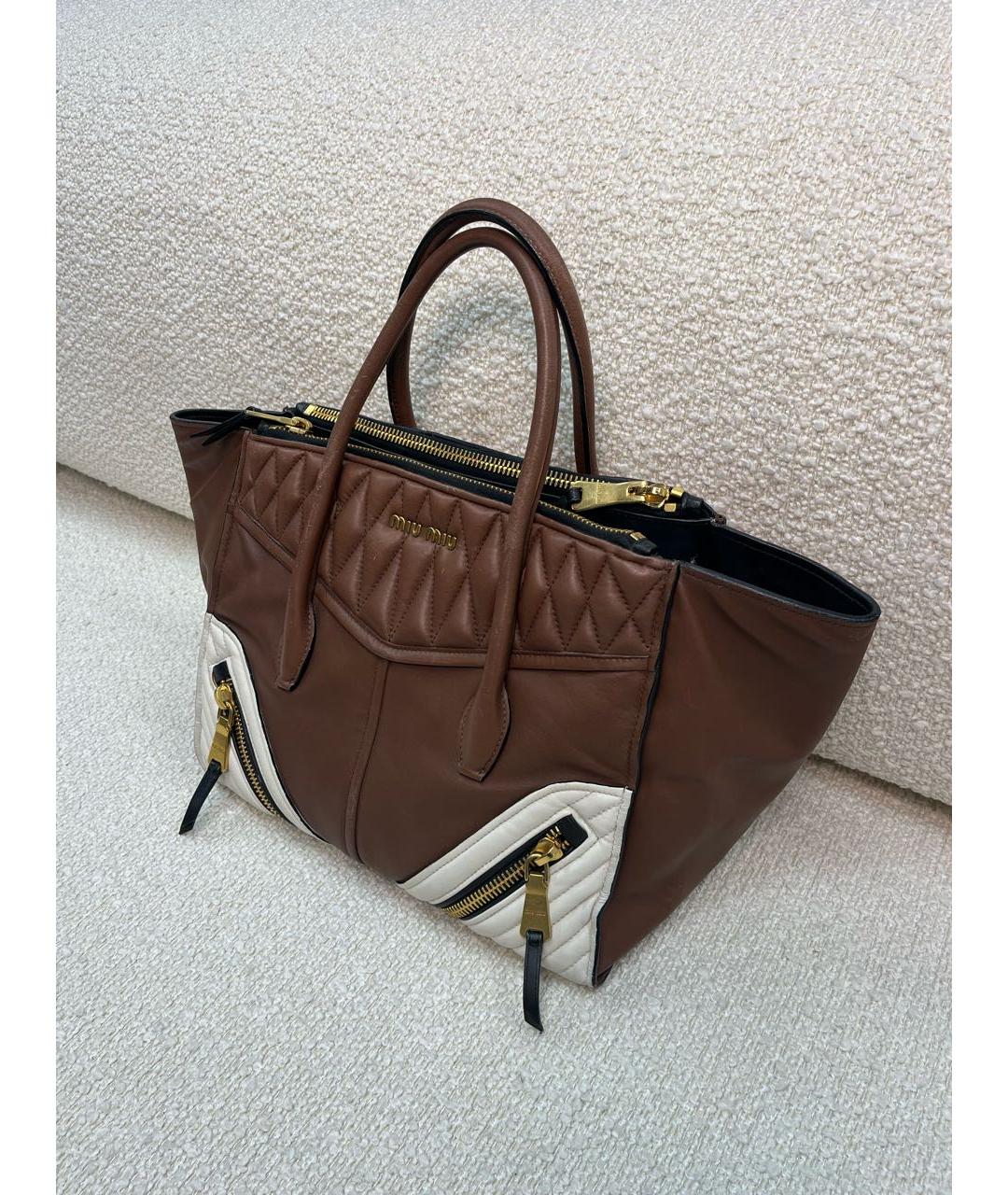 MIU MIU Коричневая кожаная сумка с короткими ручками, фото 5