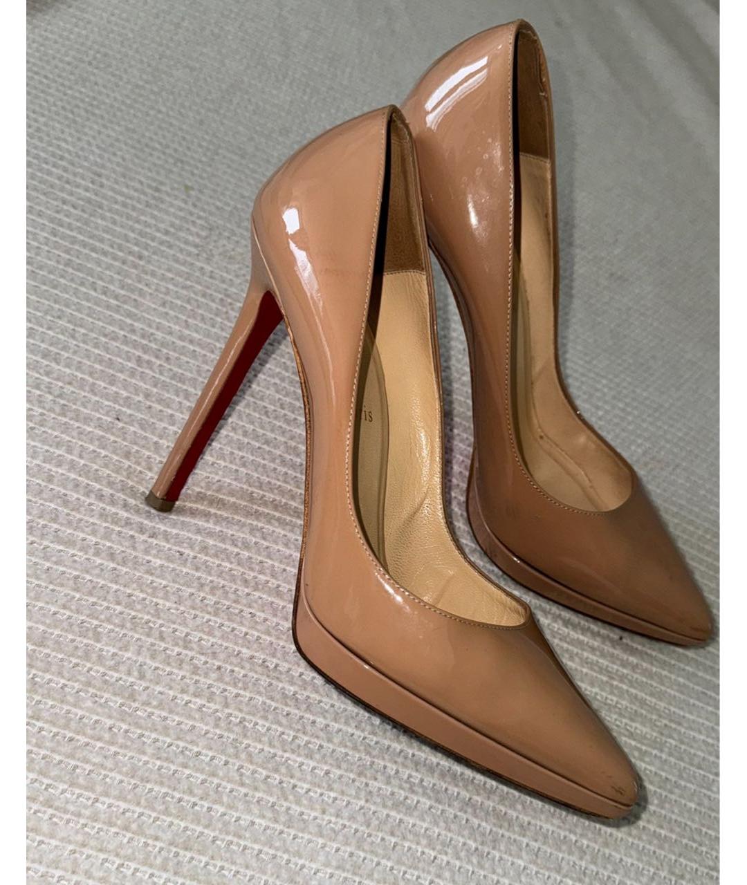 CHRISTIAN LOUBOUTIN Бежевые туфли из лакированной кожи, фото 4