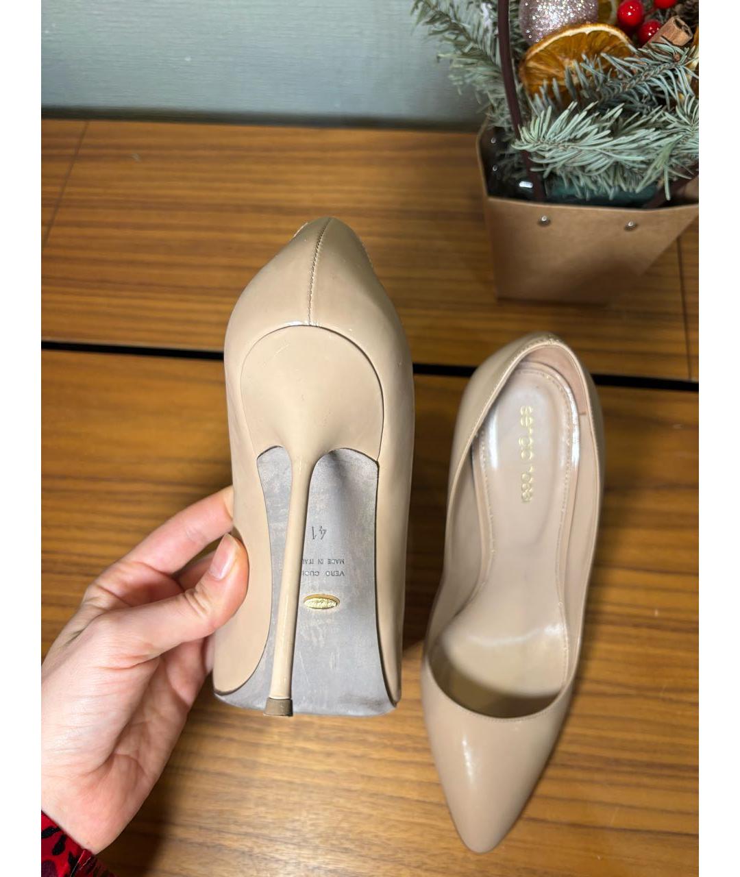 SERGIO ROSSI Бежевые туфли из лакированной кожи, фото 4