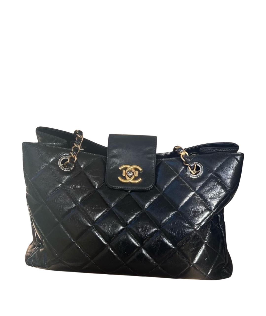 CHANEL Черная сумка тоут из лакированной кожи, фото 1