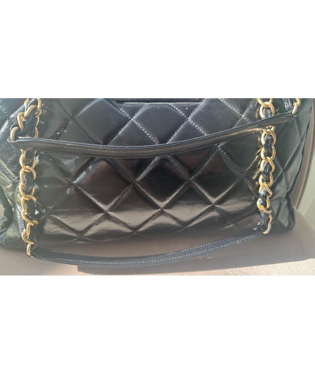 CHANEL Черная сумка тоут из лакированной кожи, фото 4