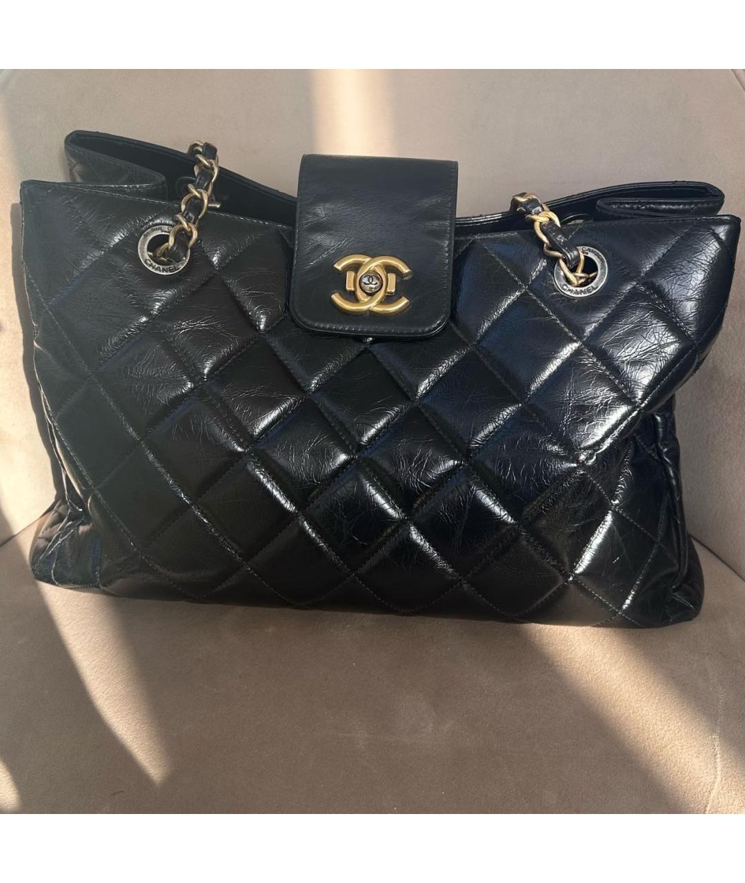 CHANEL Черная сумка тоут из лакированной кожи, фото 7