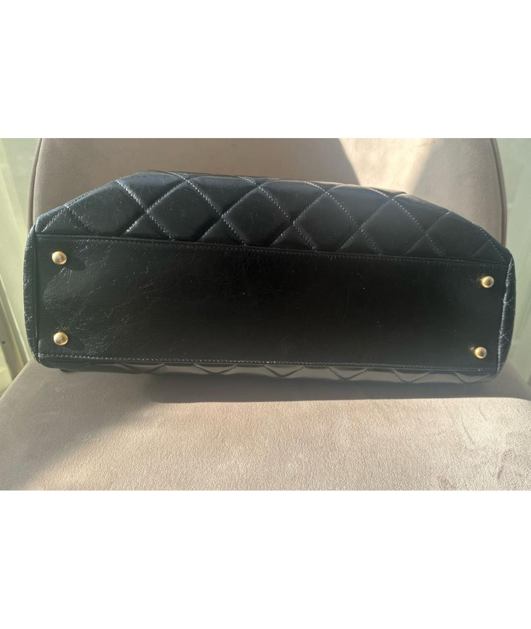 CHANEL Черная сумка тоут из лакированной кожи, фото 2