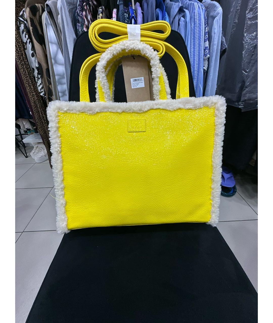 UGG AUSTRALIA Желтая сумка тоут из лакированной кожи, фото 2
