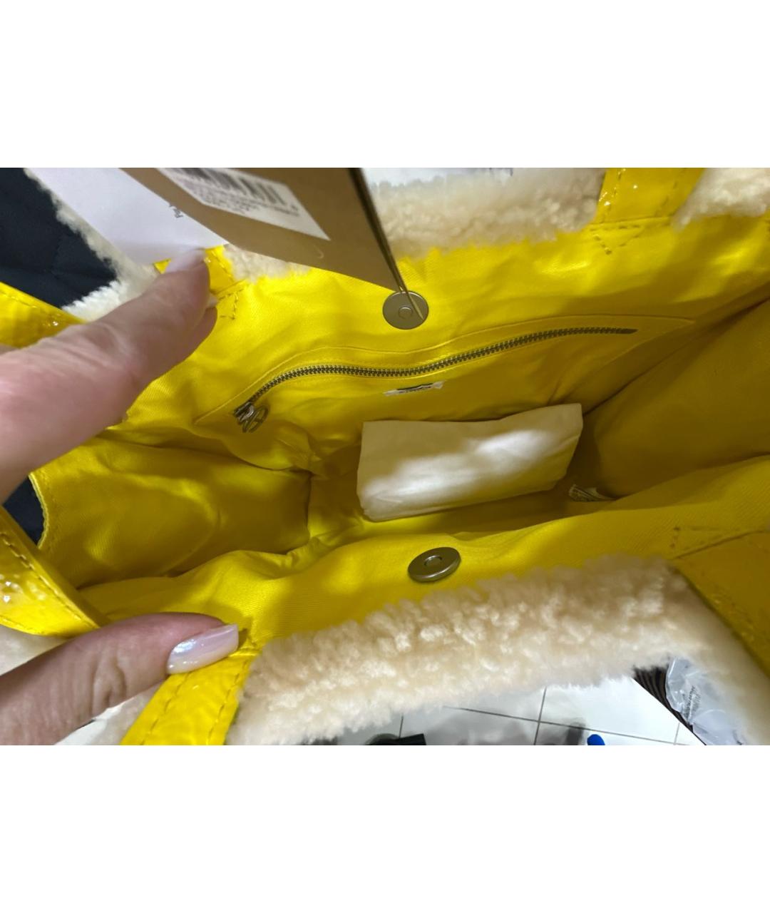 UGG AUSTRALIA Желтая сумка тоут из лакированной кожи, фото 4