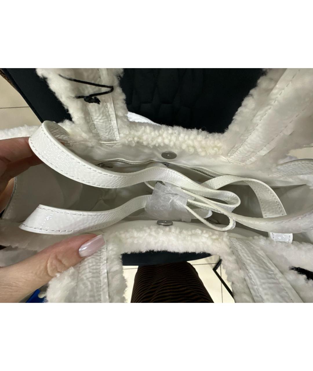 UGG AUSTRALIA Белая сумка тоут из лакированной кожи, фото 4