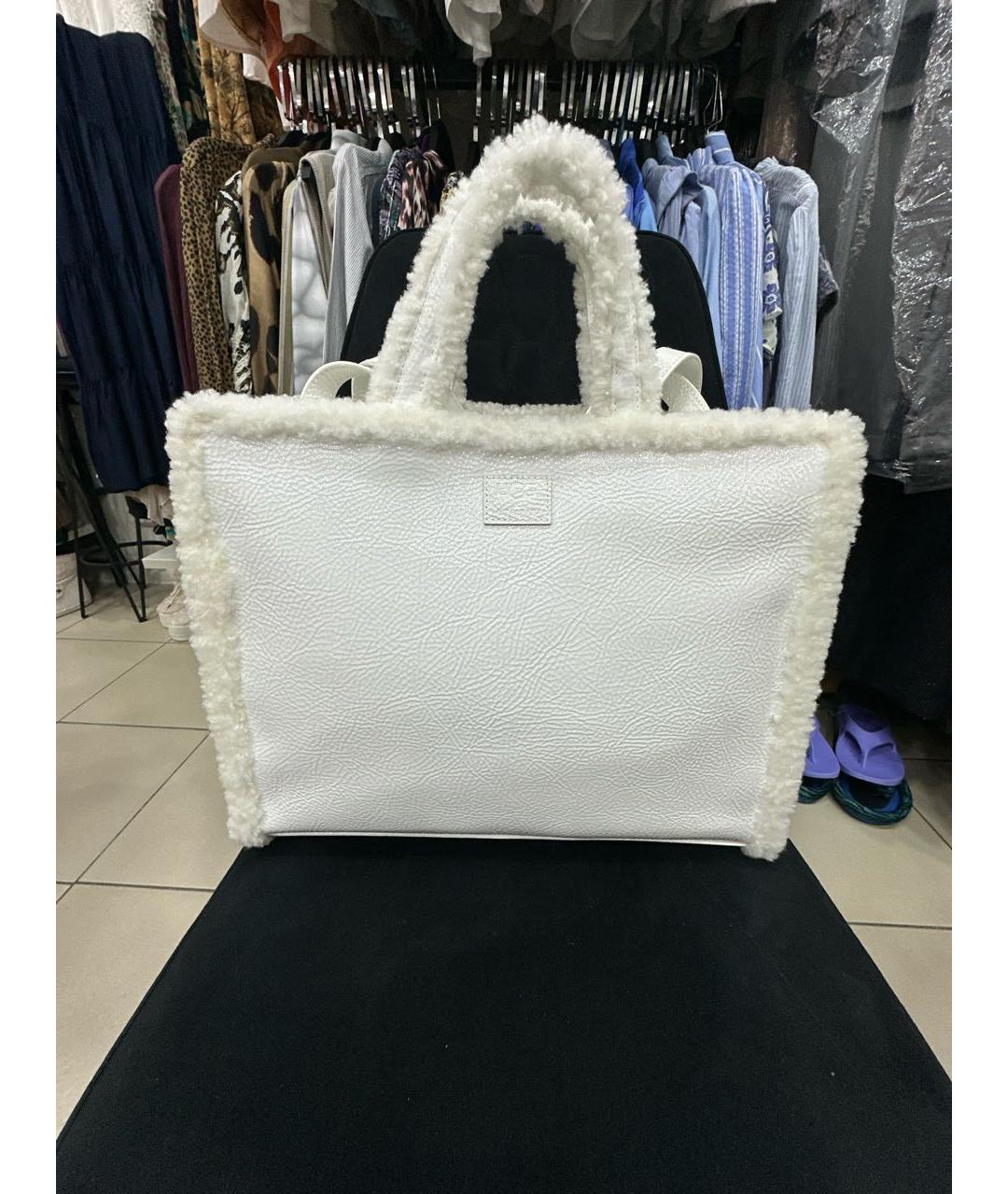 UGG AUSTRALIA Белая сумка тоут из лакированной кожи, фото 2